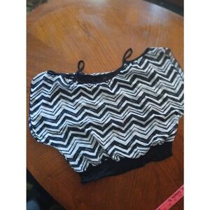 Rue 21 brand Ladies Top Size: Medium (1254)